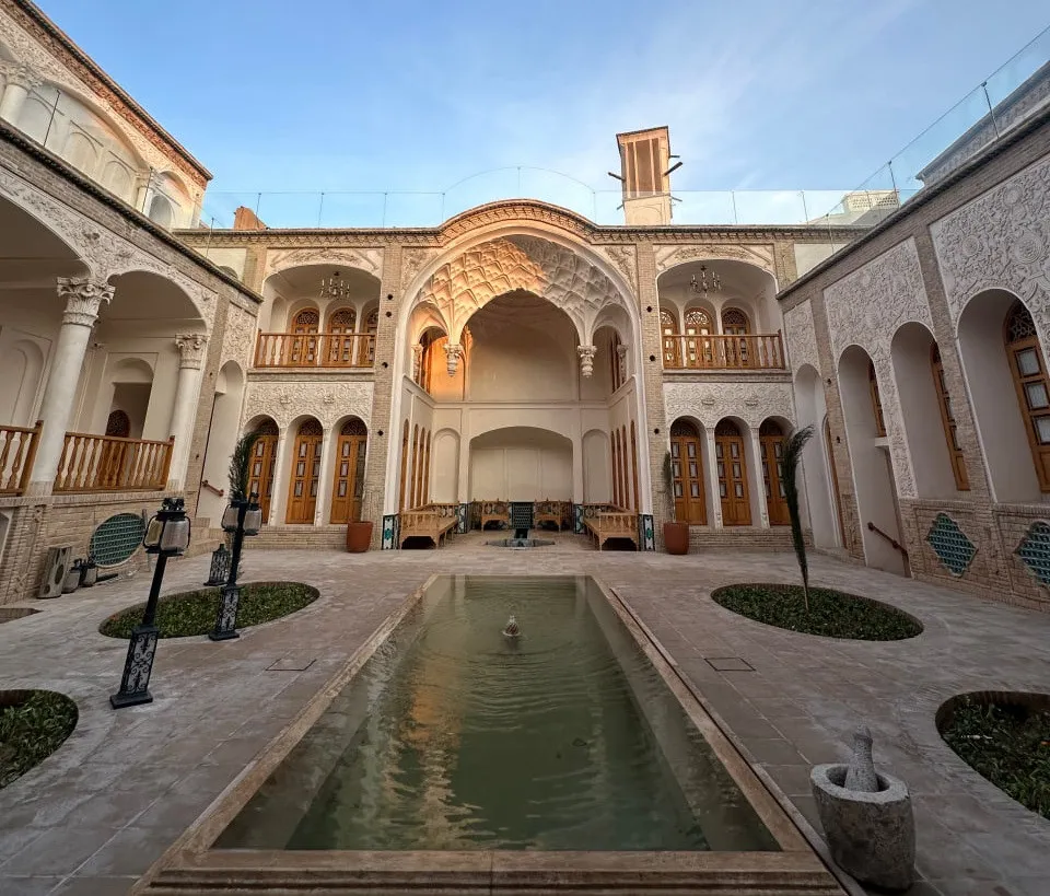 اقامتگاه سنتی عمارت آقاحسینی کاشان