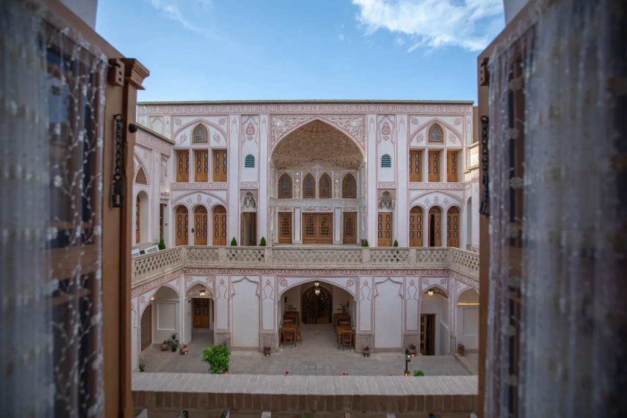 اقامتگاه سنتی عمارت آقاحسینی کاشان