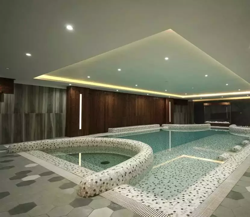 استخر سرپوشیده هتل سلامت محب