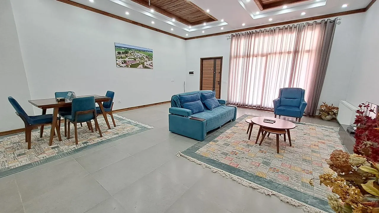 نشیمن و میز ناهارخوری هتل دشت
