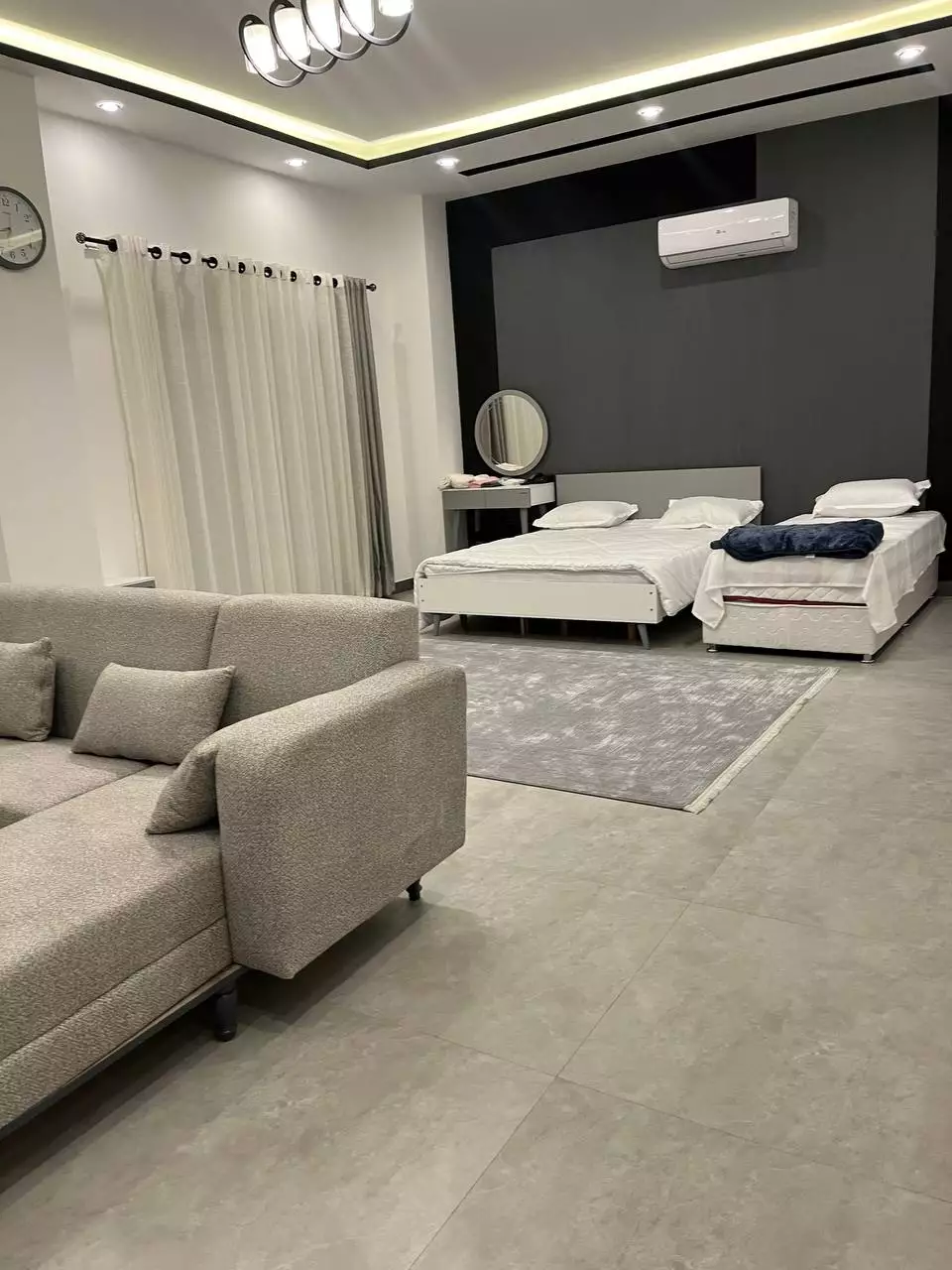 اتاق کابن با دو تخت و کاناپه