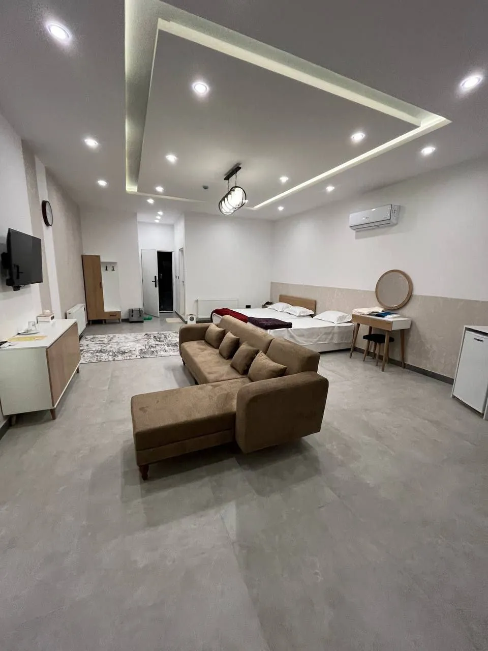 اتاق کابن با تخت، مبل و میز آرایش