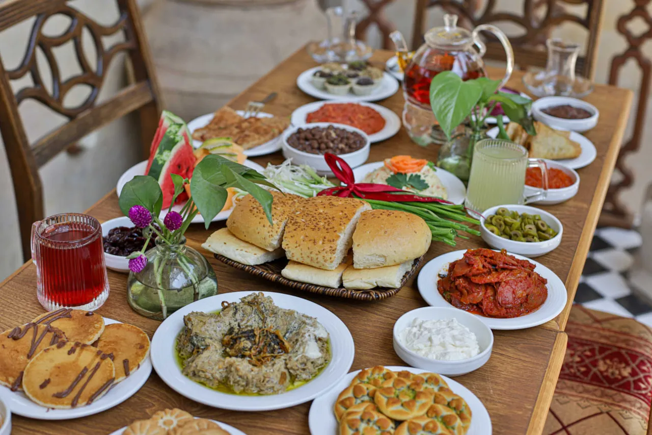 نان و خوراکی‌های صبحانه عمارت فرهادی