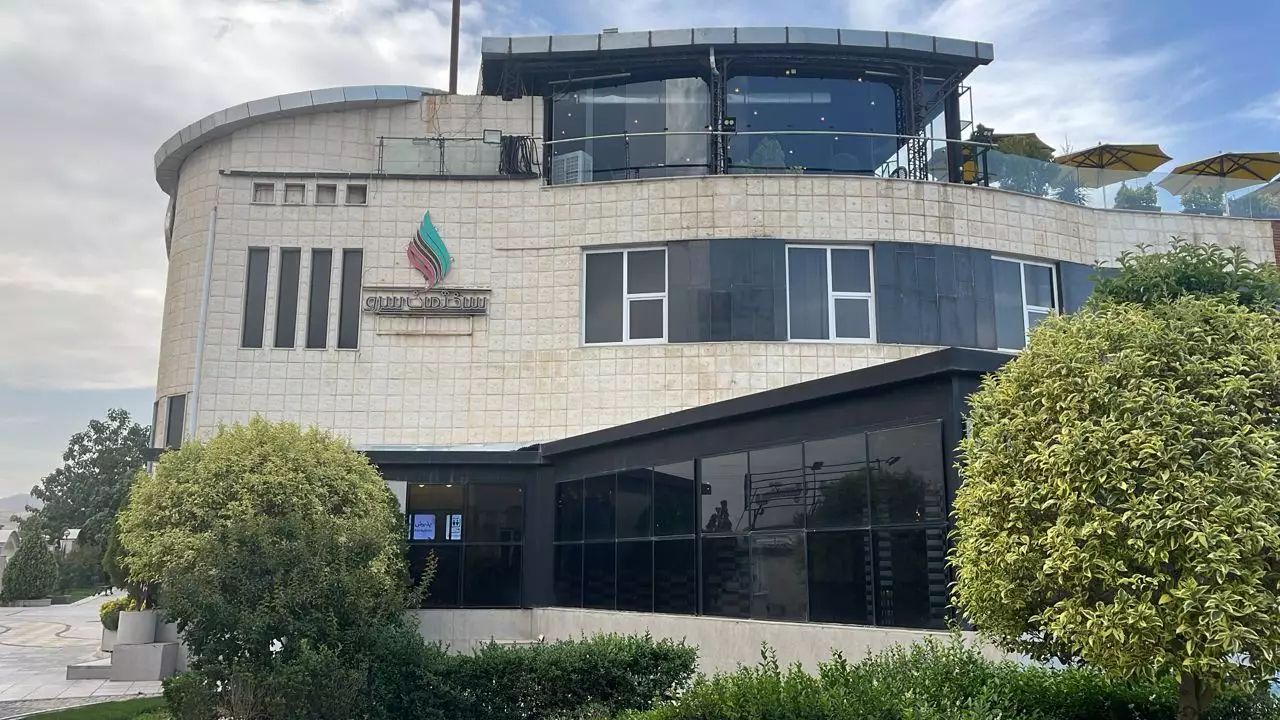 نمای بیرونی ساختمان نگین تالار شهر