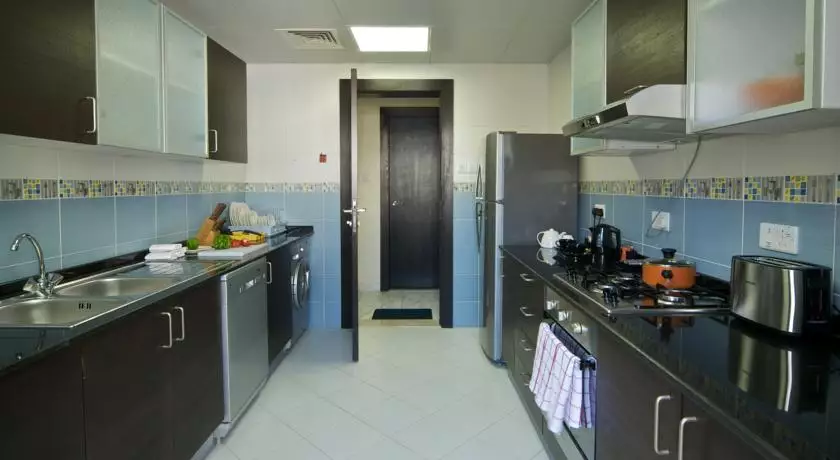 آشپزخانه مجهز با کابینت‌های دوطرفه سیتی سیزنز