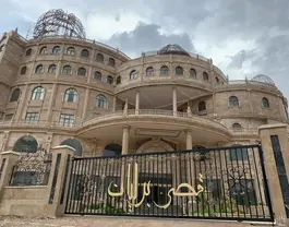 نمای سنگی و ورودی قصر برلیان