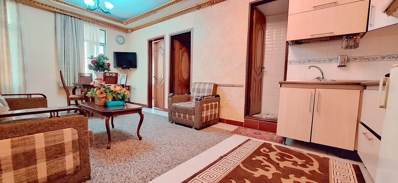 نشیمن ارشاد با آشپزخانه و مبلمان راحتی