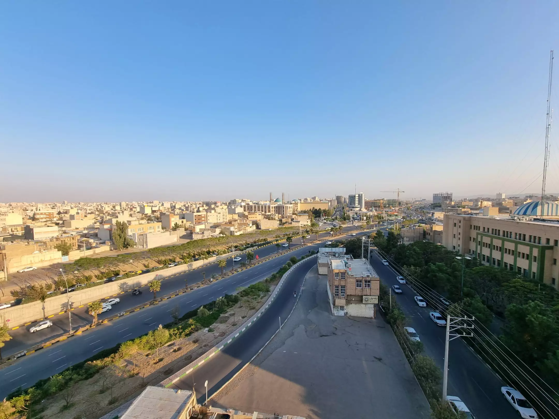نمای شهر و بزرگراه از هتل المپیک
