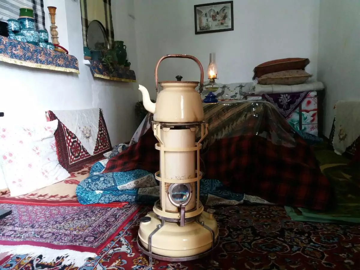 کرسی نفتی در اتاق سنتی ترلان