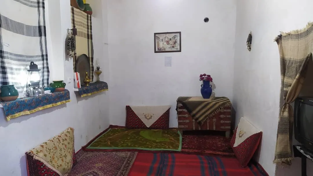 اتاق سنتی ترلان با پشتی و فرش