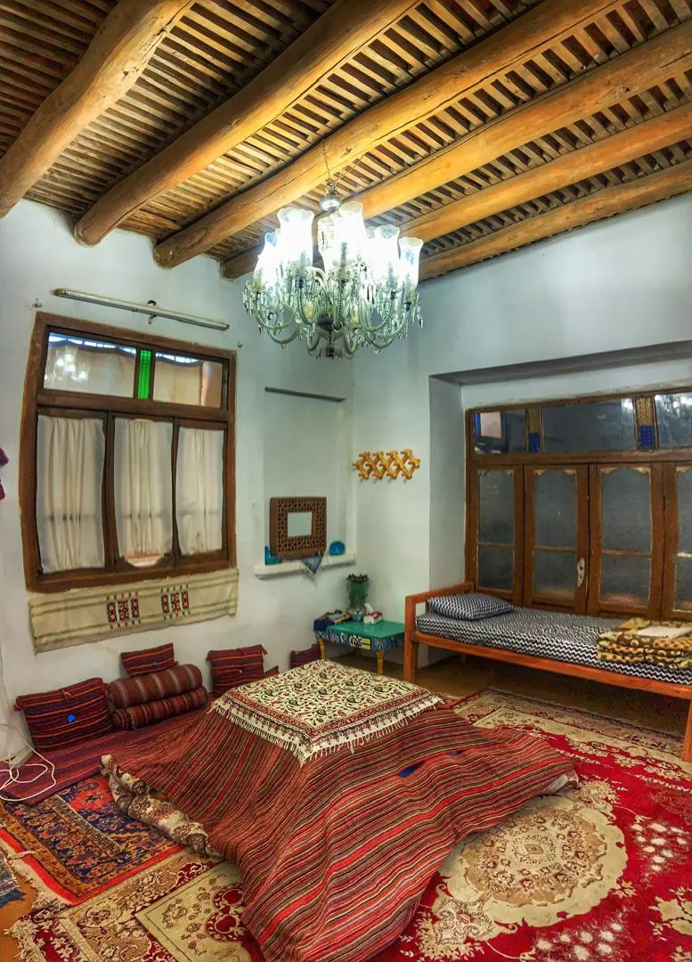 اتاق سنتی خانه جواهری بوئین میاندشت با کرسی