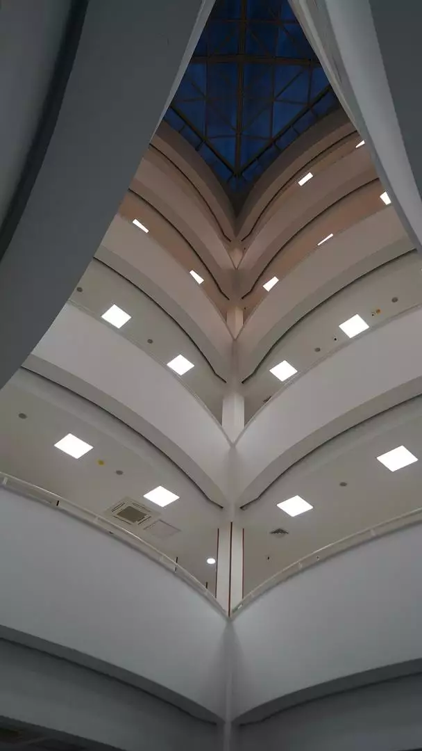 سقف بلند و گنبدی هتل المپیک آسمان
