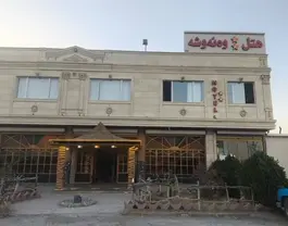 نمای بیرونی هتل ونوشه با ورودی سرپوشیده