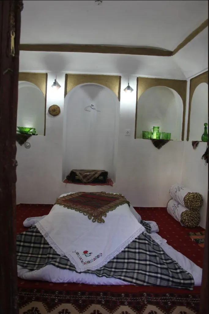 اتاق سنتی سرای ایل سنگسر با رختخواب محلی