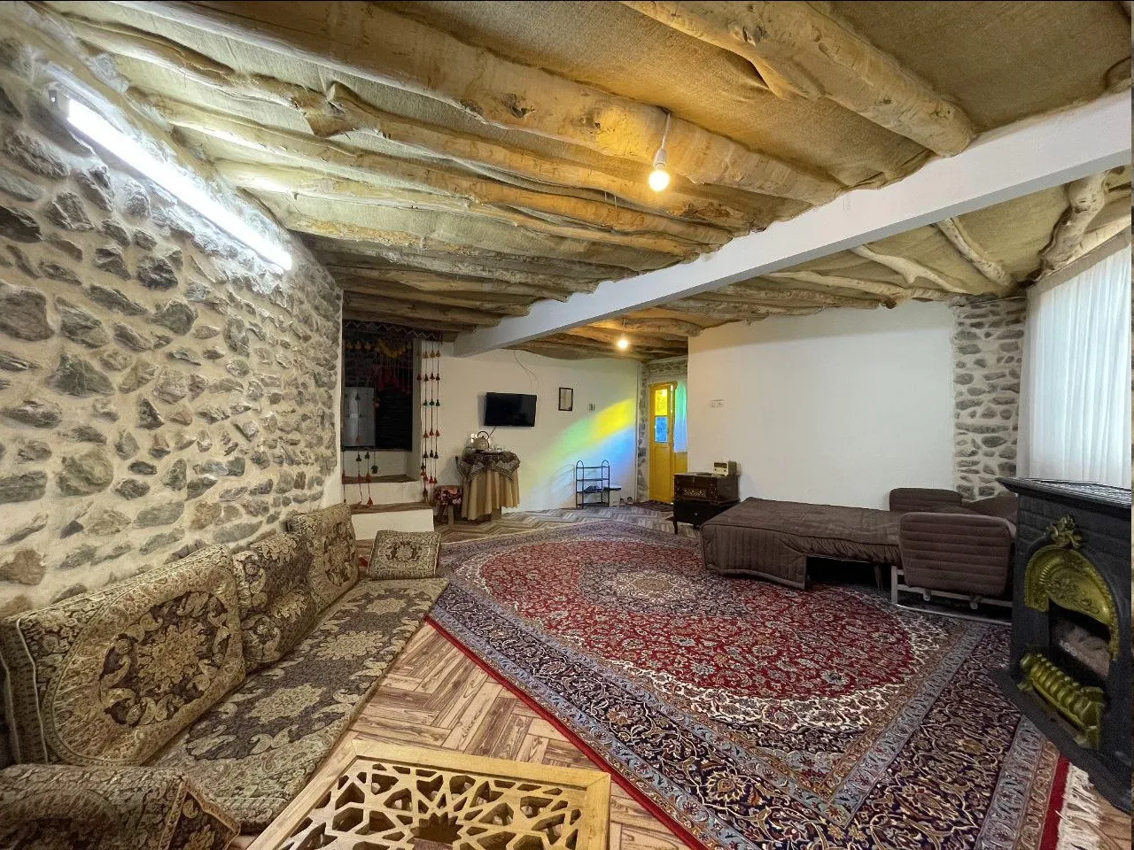 اتاق سه تختهVIP(دوتخته+کف خواب)