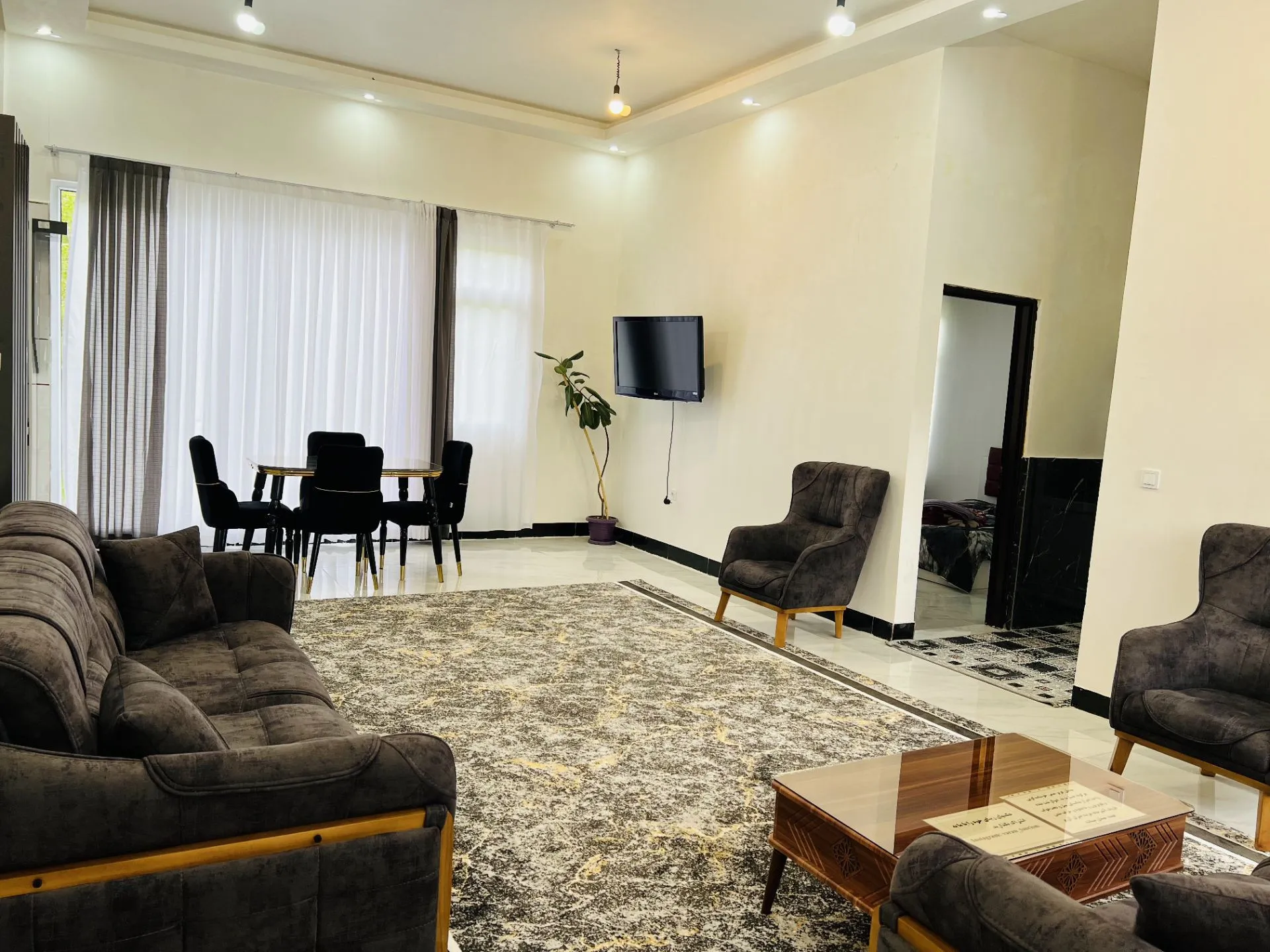 سوئیت دو خوابه چهار تخته (120 متری)
