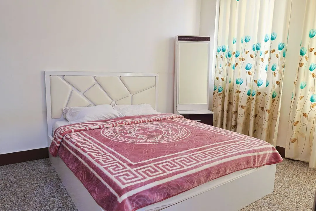 تخت دونفره با روتختی طرحدار خلیج فارس