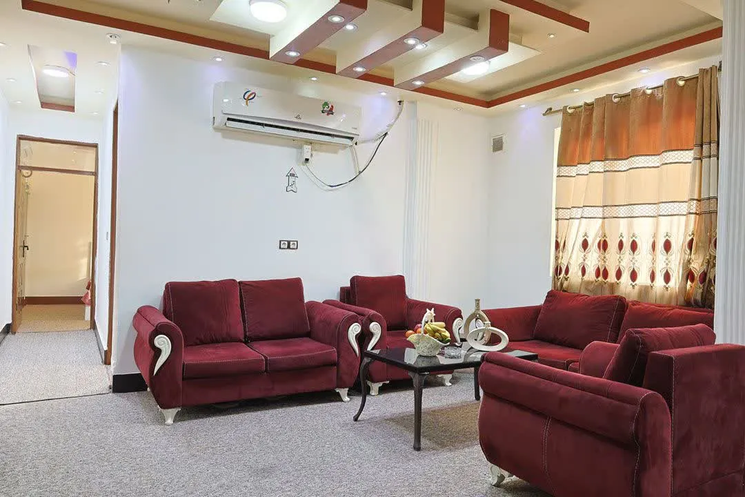 نشیمن با مبلمان قرمز خلیج فارس