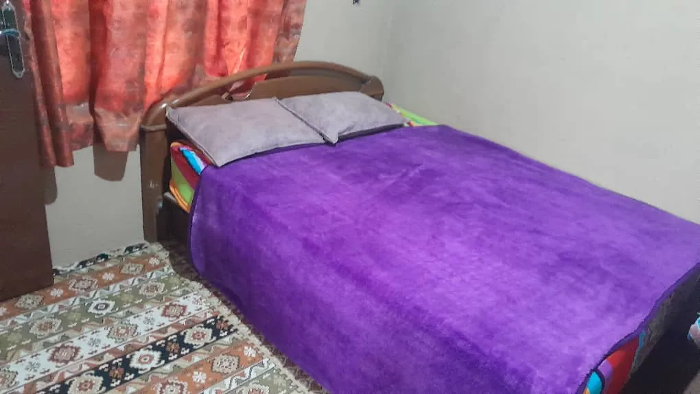 سوئیت سه نفره یک خوابه گل برگ (تخت دبل+کفخواب)