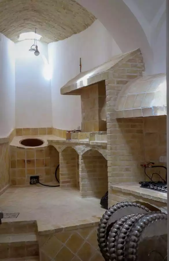 آشپزخانه سنتی آجری هتل شاخه نبات