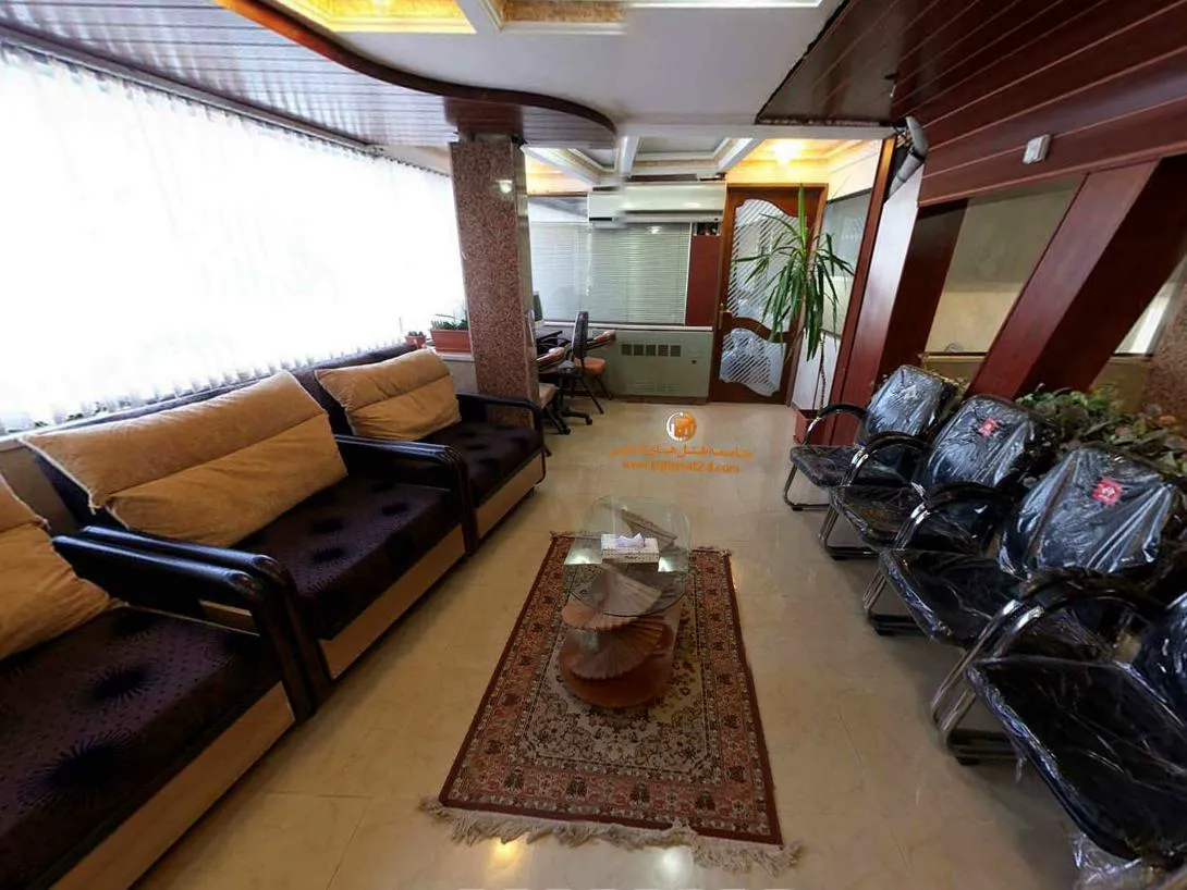 سالن انتظار هتل ویلا با مبل و صندلی