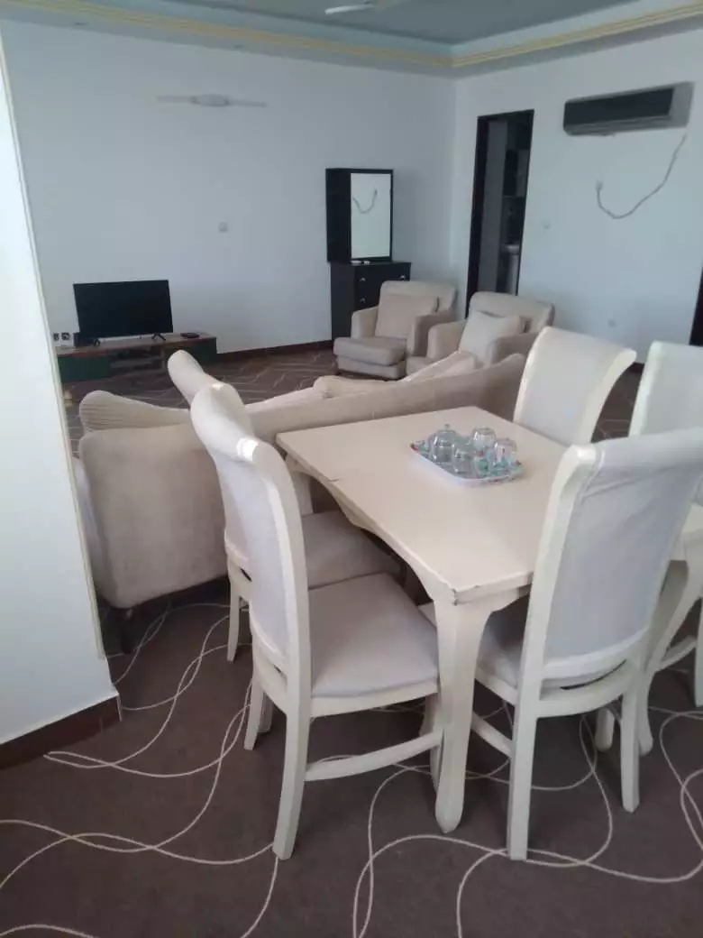 میز غذاخوری و نشیمن هتل دریا