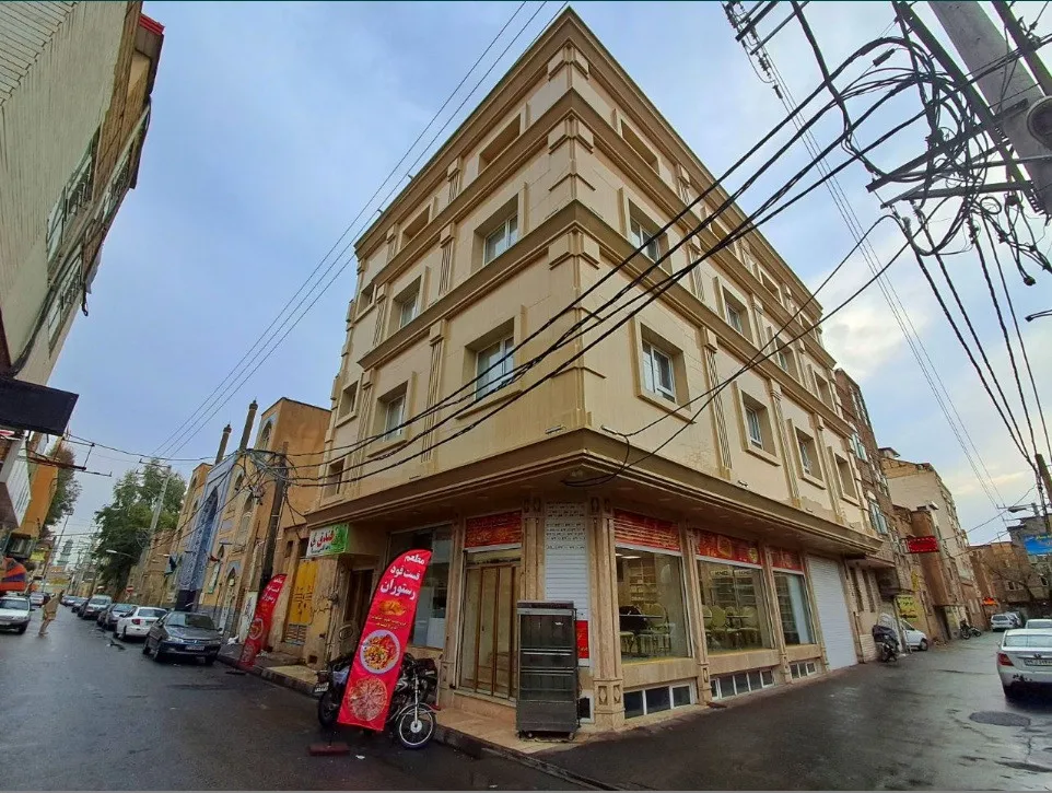 نمای بیرونی ساختمان چندطبقه هتل فریدونی