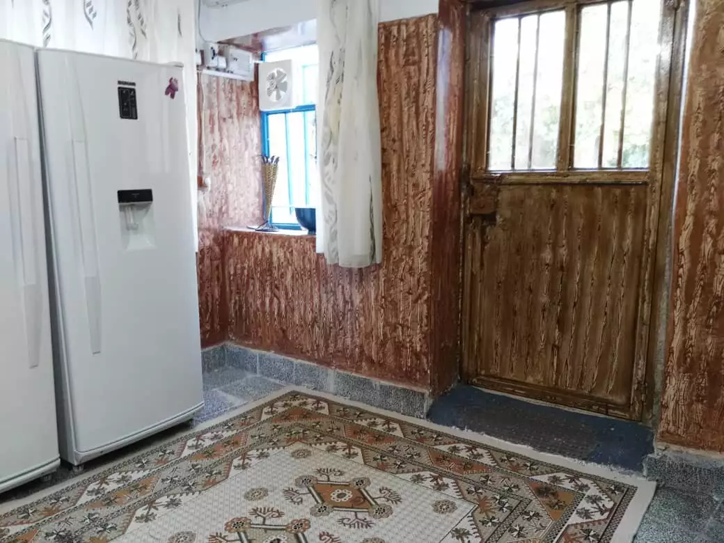 یخچال و در چوبی در فضای داخلی سنار