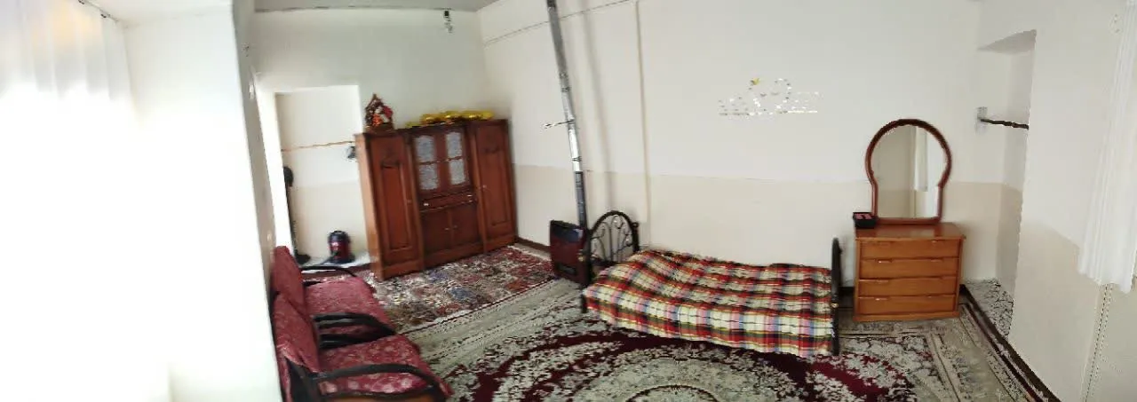 اتاق نشیمن سنتی آنایوردم بلداجی با قالی و مبلمان