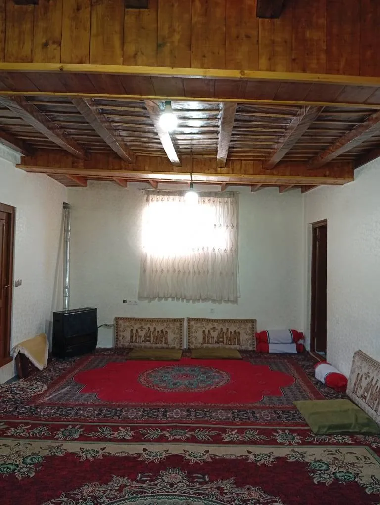 واحد پنج نفره کف خواب
