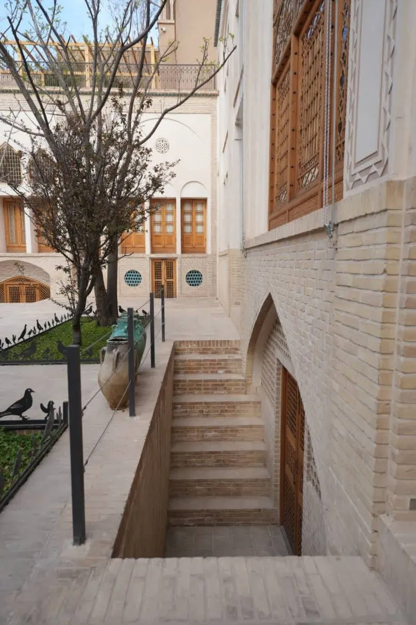 اقامتگاه سنتی استادی کاشان