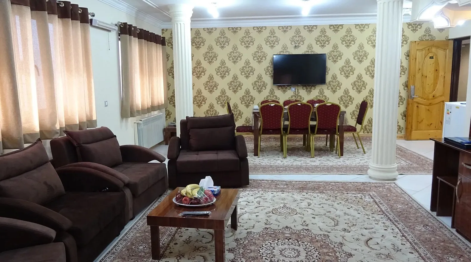 پذیرایی مبله هتل شهرزاد با تلویزیون