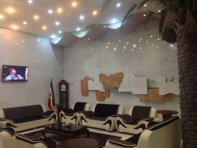 فضای نشیمن هتل صادقیه توس با مبلمان