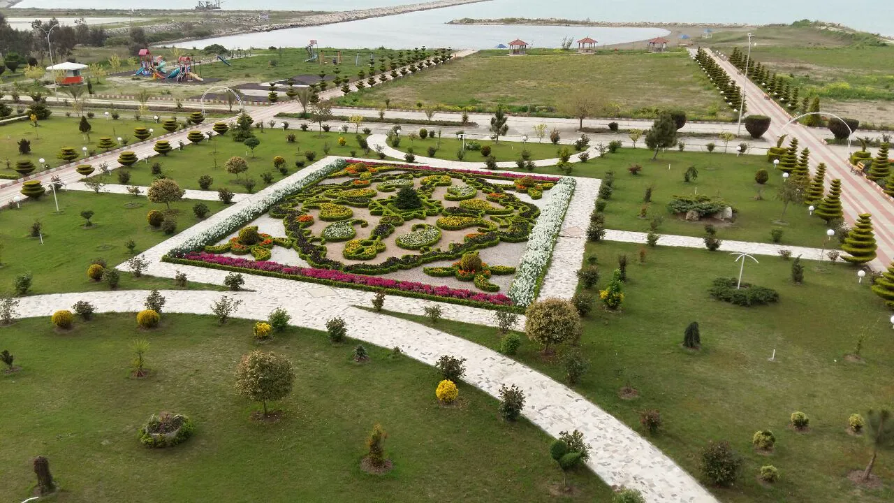 باغ محوطه‌سازی‌شده هتل مروارید صدرا