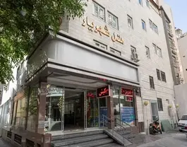 نمای ورودی هتل شهریار با نمای سنگی