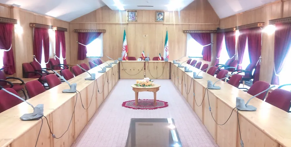 سالن جلسات هتل زاگرس با میز کنفرانس Uشکل