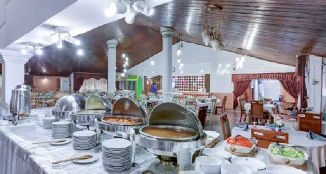 بوفه سلف جهانگردی با ظروف غذاخوری