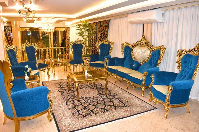پذیرایی آبی و طلایی هتل ستاره شرق