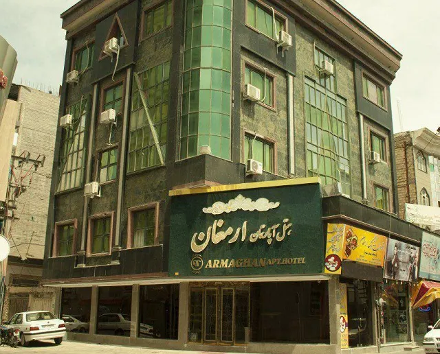نمای بیرونی هتل ارمغان با نمای سبز