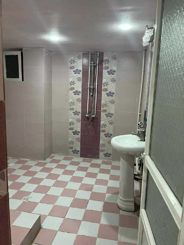 حمام با کف شطرنجی هتل کهکشان