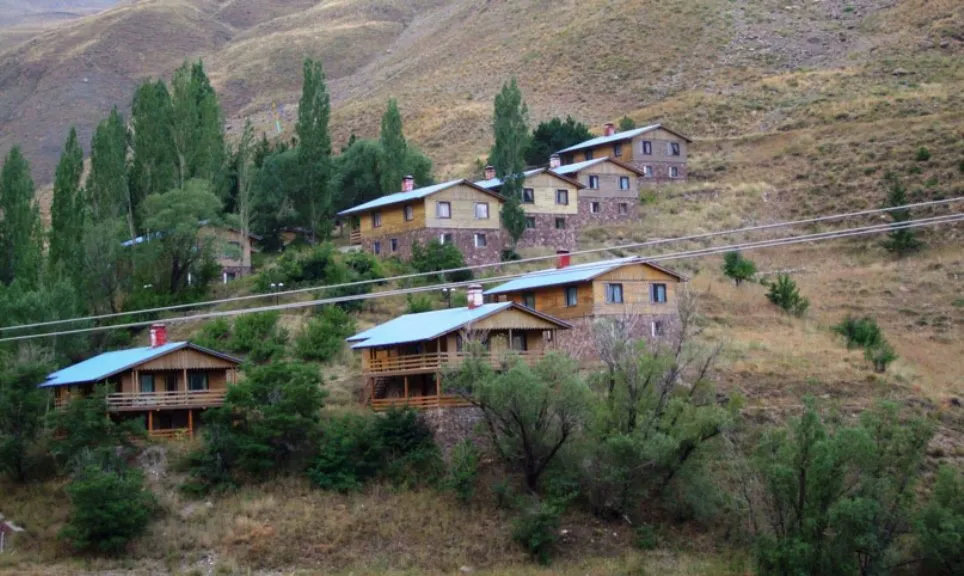 هتل جهانگردی دیزین