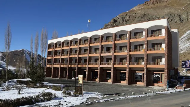 هتل جهانگردی دیزین