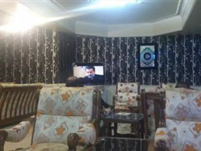 مبلمان گل‌دار در سالن هتل کاملیا
