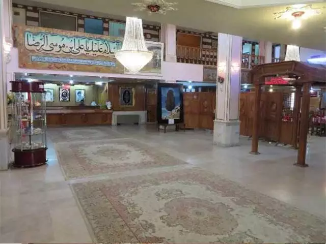 سالن پذیرش هتل کاملیا با فرش‌های بزرگ