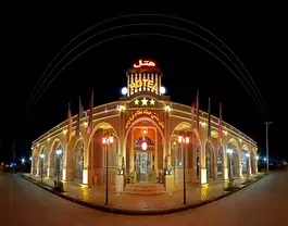 نمای شبانه ورودی سنتی عماد نظام