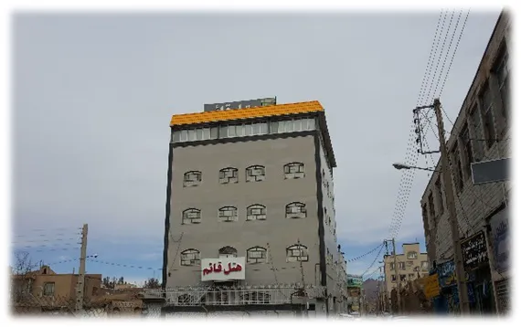 نمای بیرونی هتل قائم در خیابان