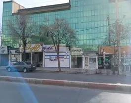 نمای شیشه‌ای هتل تخت جمشید در خیابان