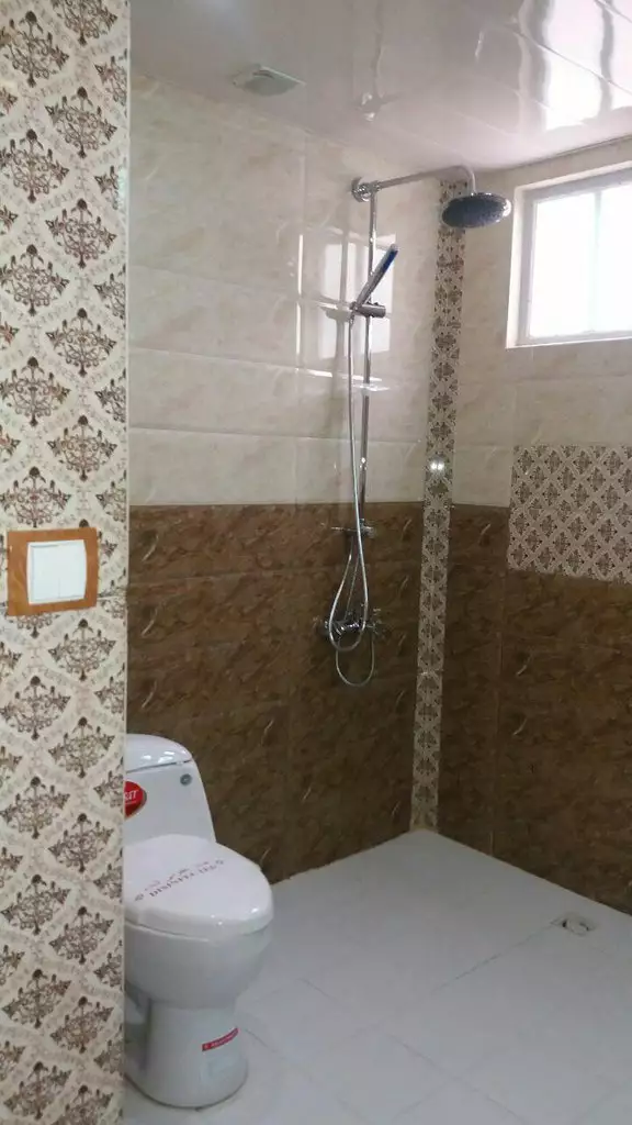 دوش و سرویس بهداشتی حمام هتل جهانگردی