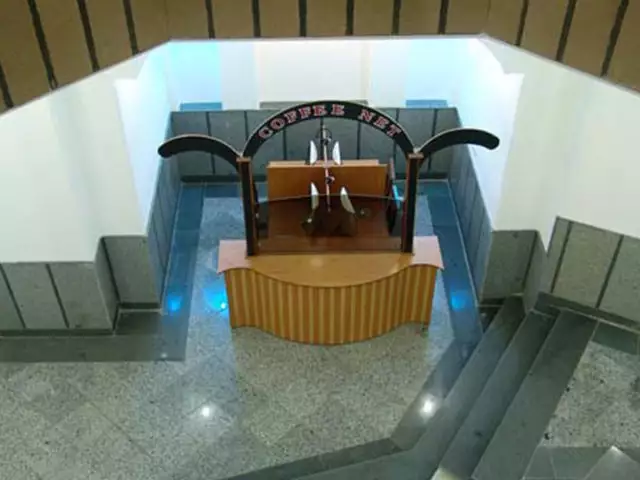 پیشخوان پذیرش هتل بهجت در فضای مرکزی