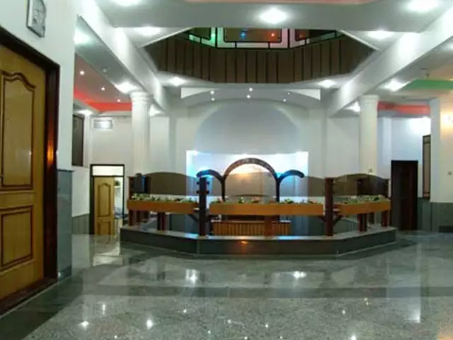 لابی هتل بهجت با پیشخوان پذیرش